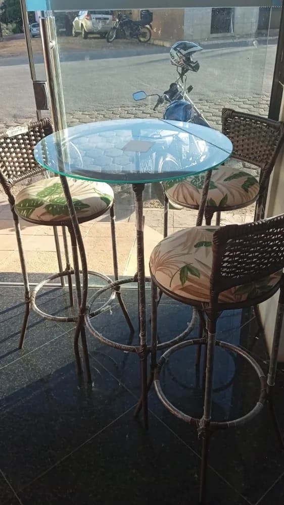 MESA 3 CADEIRAS VIDRO ART E LUXO LEBLON POP